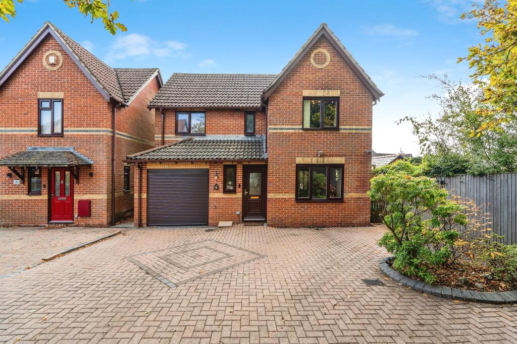 Main image of property: Knowle Lane, Horton Heath, Eastleigh