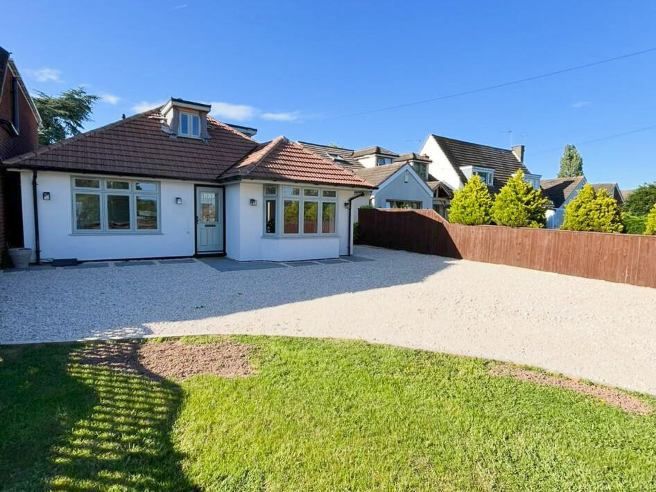 Main image of property: Hinckley Road, Stoke Golding, Nuneaton, Leicestershire, CV13 6ED
