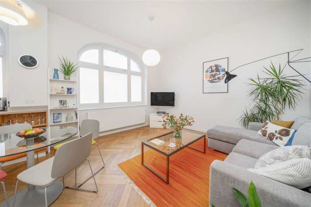 Apartment in London - View 4
