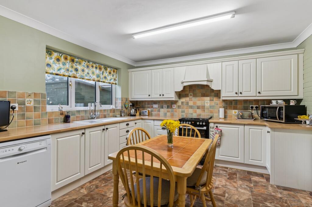 Park Avenue, Little Paxton, St Neots, PE19 photo 2