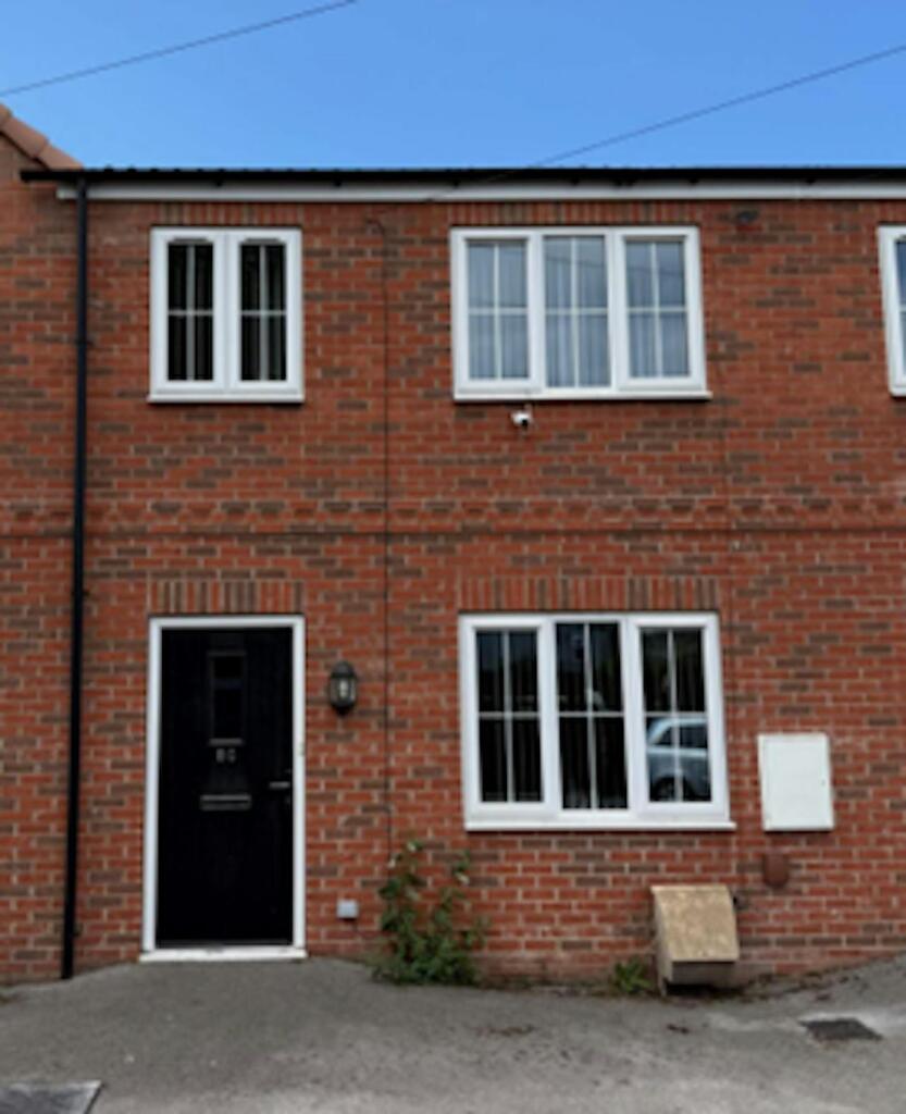 Residential Portfolio, 8A Lime Tree Crescent, New Rossington, Doncaster, DN11 0BT photo 3