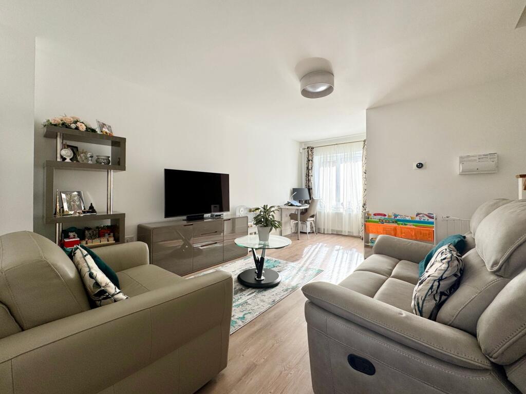 House in Vale of White Horse, Wantage - More