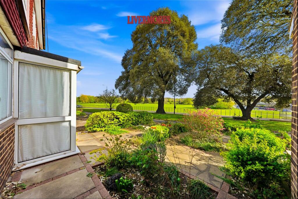 House in London, Wansunt, Coldblow - View 2