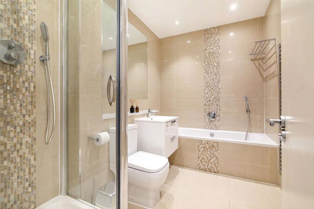 Apartment in London - View 5