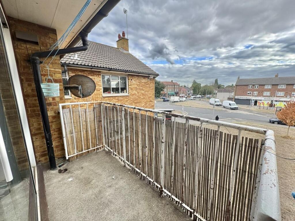 Apartment in Southall - More
