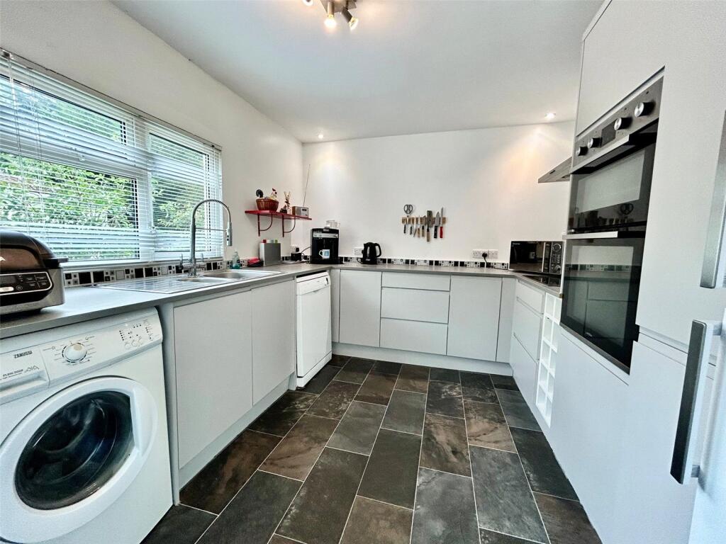 Oakland Glen, Walton-le-Dale, Preston, Lancashire, PR5 - More
