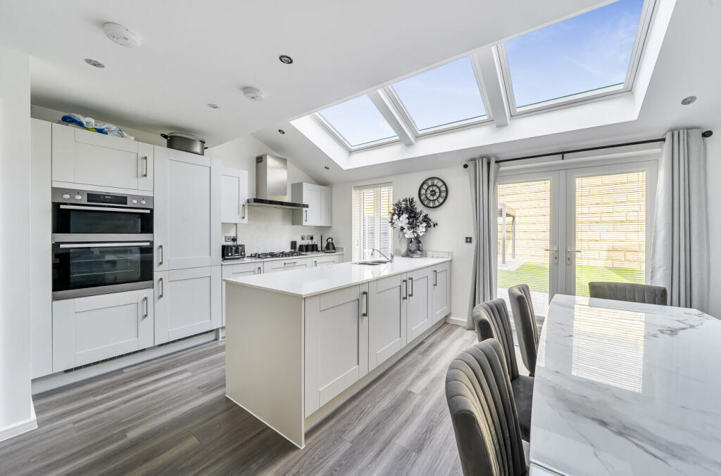 House in Luton - View 2