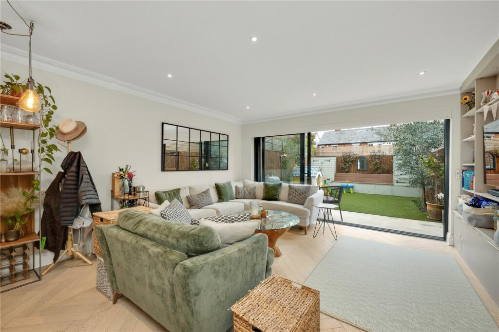 Apartment in Weybridge - View 4