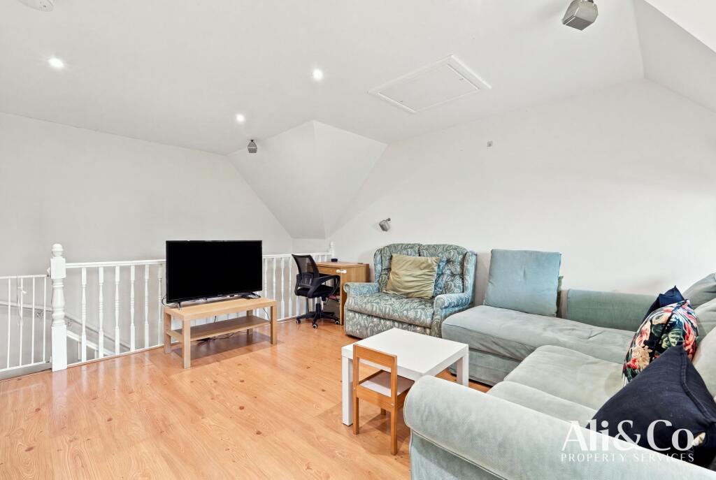 Apartment in Chafford Hundred - View 3