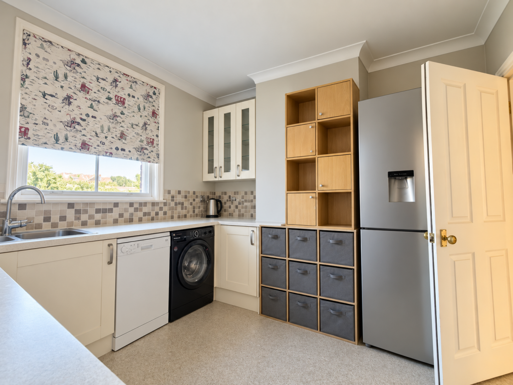 Apartment in Whitstable, Lower Island - View 3