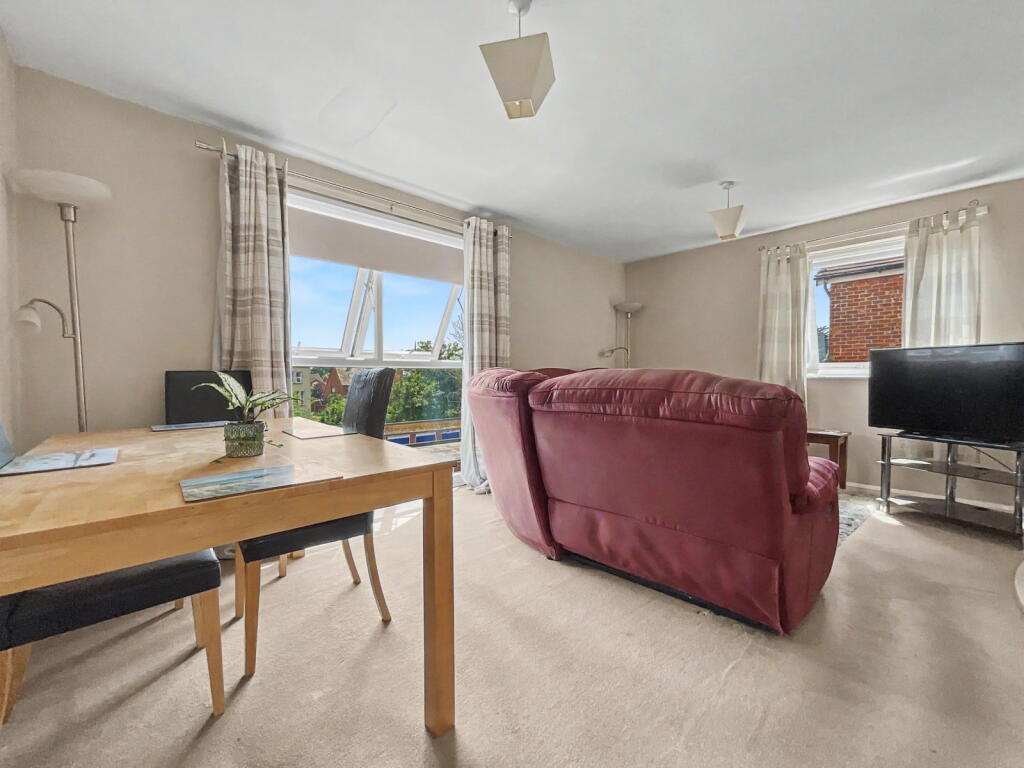 Apartment in Sefton, Liverpool City Region - View 3