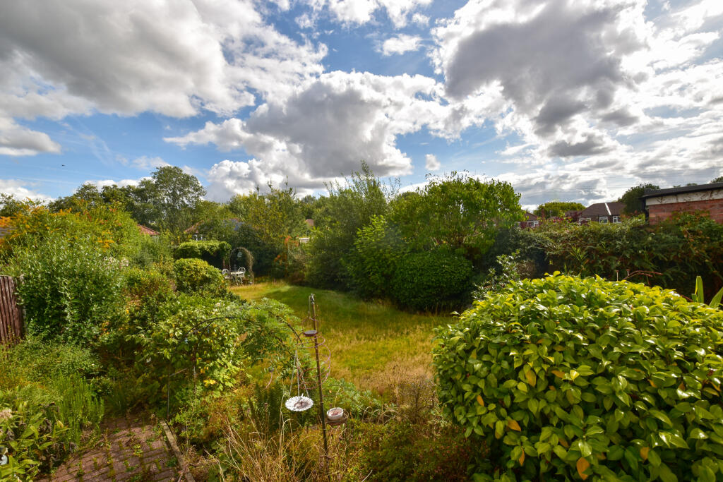 Southgate, Urmston, M41 photo 2