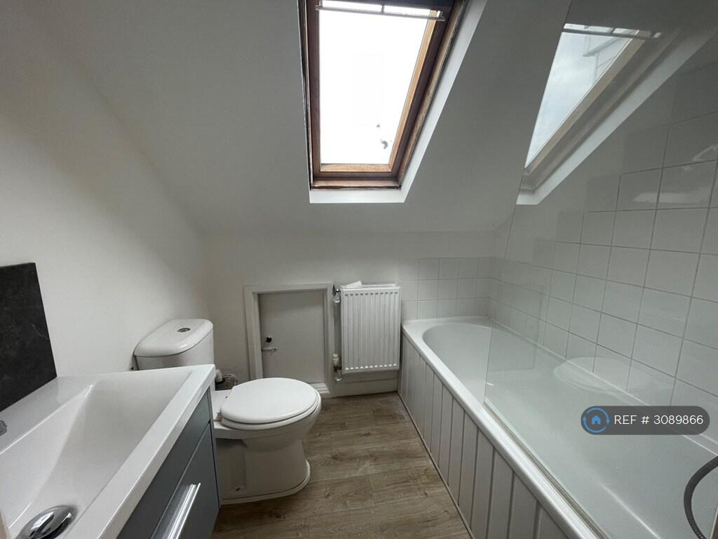 Apartment in Chester - View 4