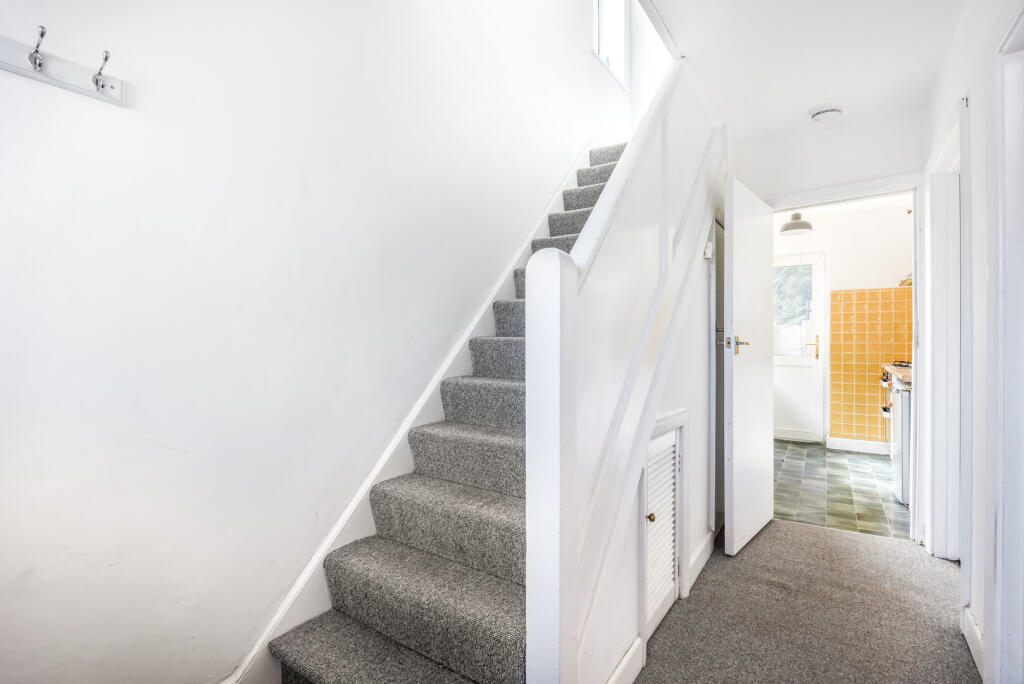 Rydes Hill Road, Guildford, GU2 - View 4