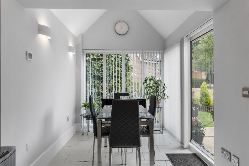 House in Horsham, Colgate - More