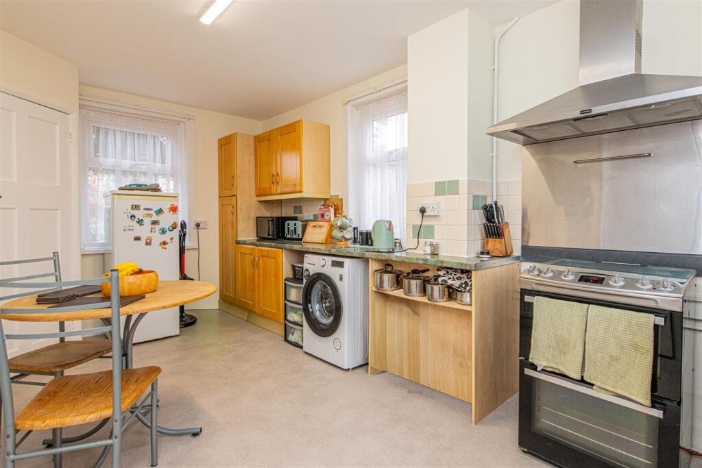 House in Rushden, North Northamptonshire - More