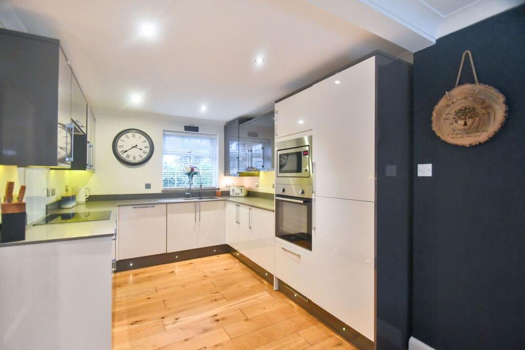 House in Gillingham, Medway - View 5