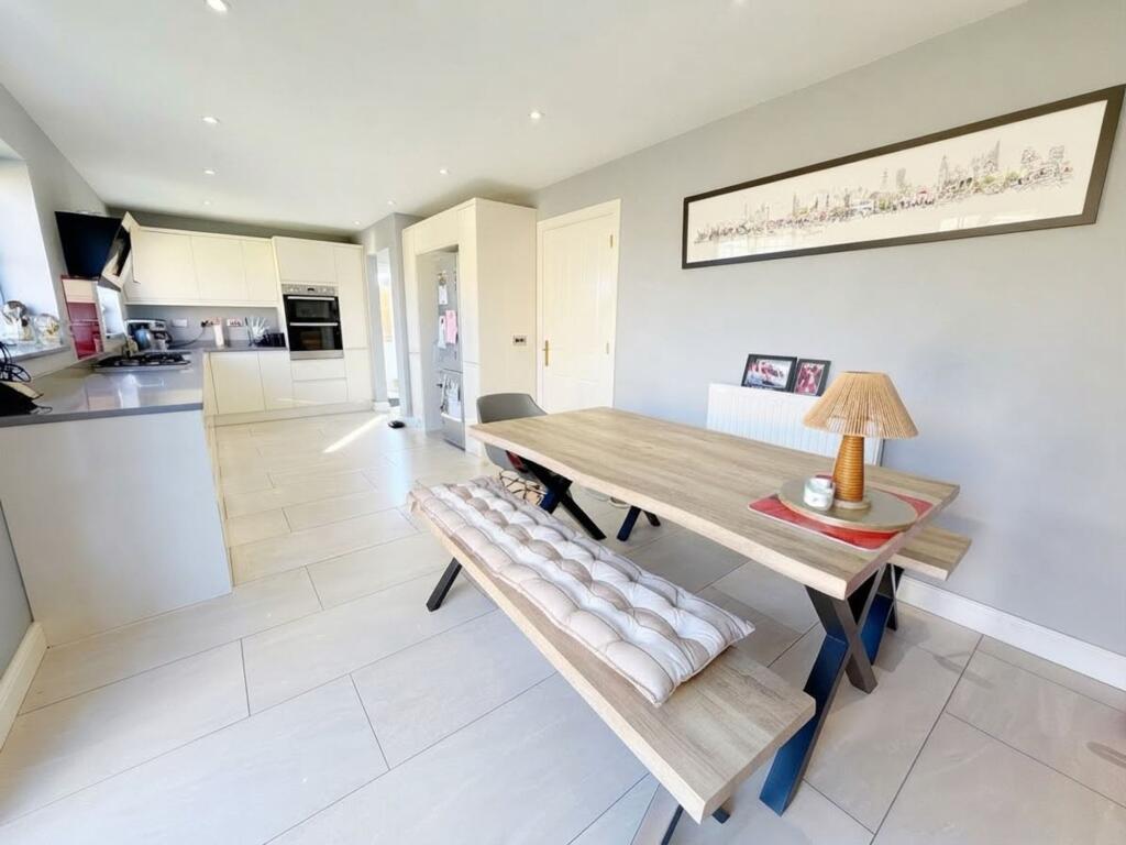 House in Clapham - More
