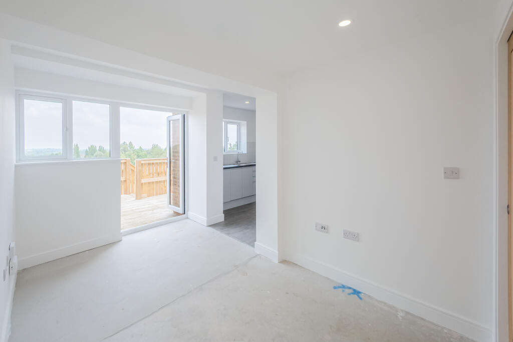 Hooks Hill, Purton, SN5 photo 4