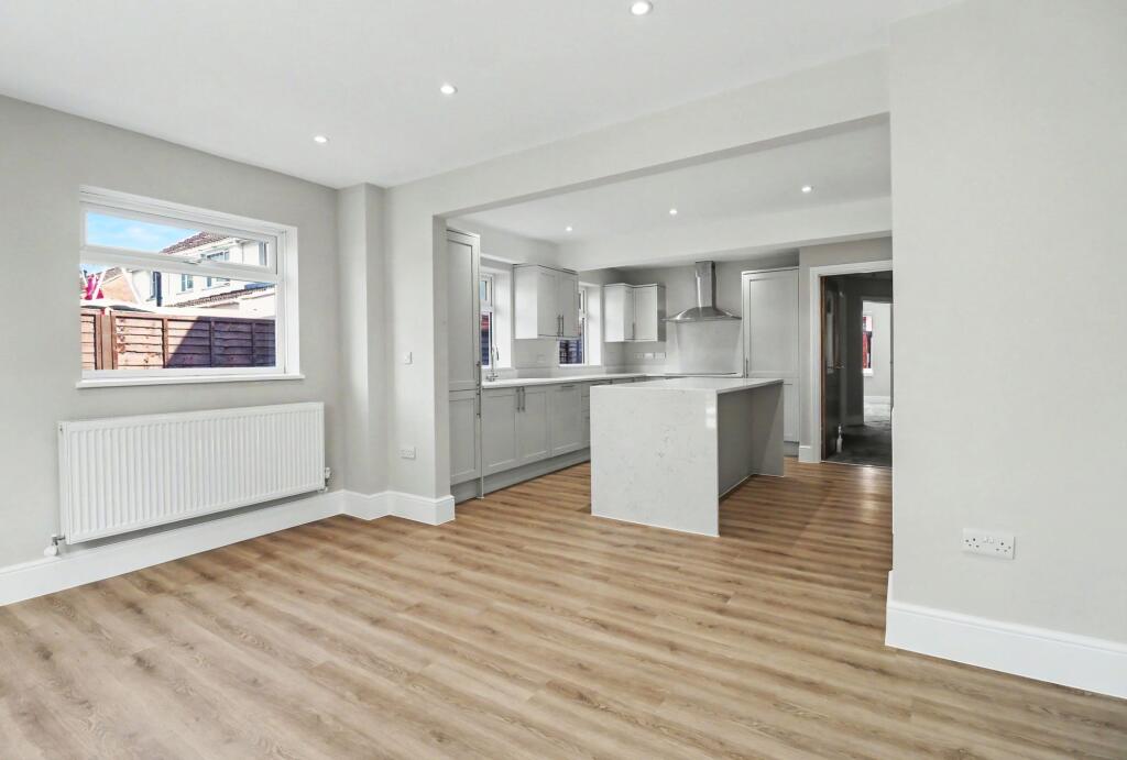 House in Southampton - More