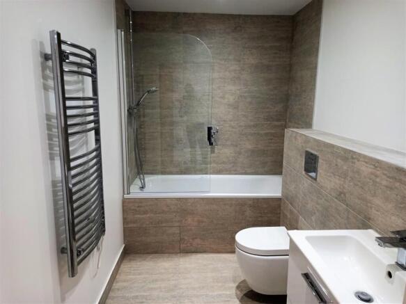 flat 2 bath.jpg