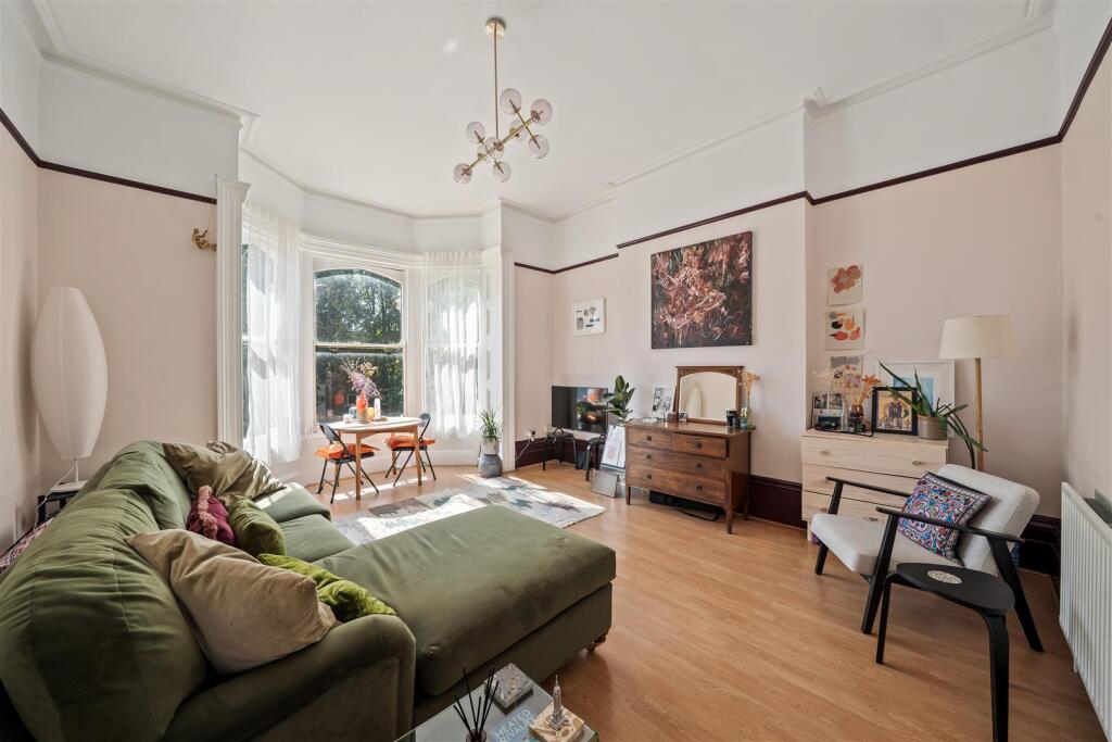 Apartment in London - View 5