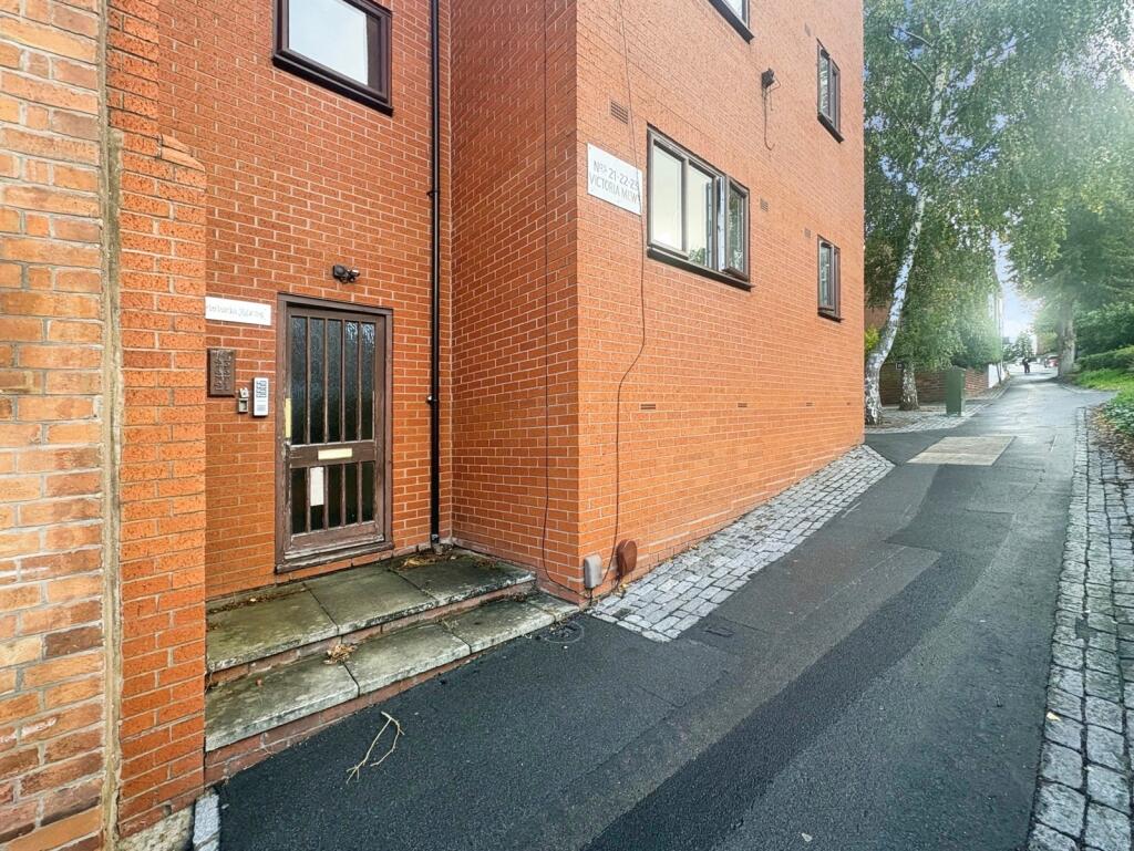 2-bed flat on Victoria Mews, Saltisford, Warwick, £140,000