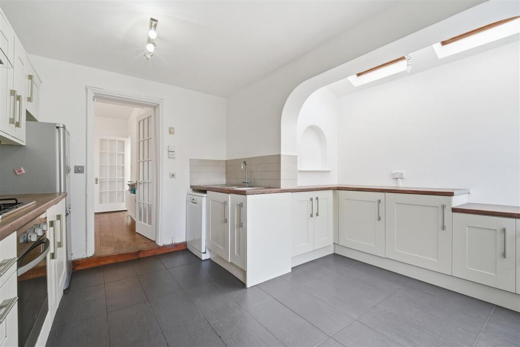 House in London - View 5