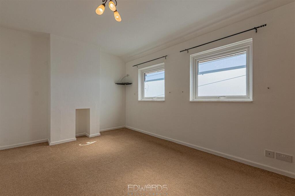 Wavell Avenue, Poole photo 5
