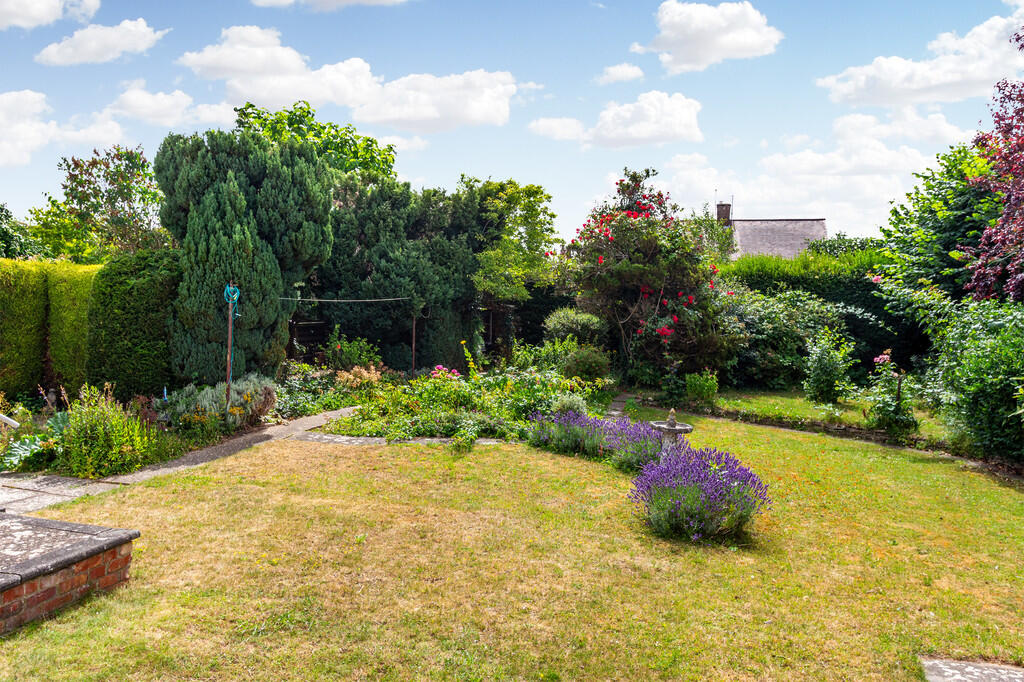 House in Rushden, North Northamptonshire - View 2