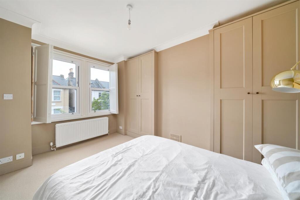 House in London, The Apostles, Raynes Park - View 5
