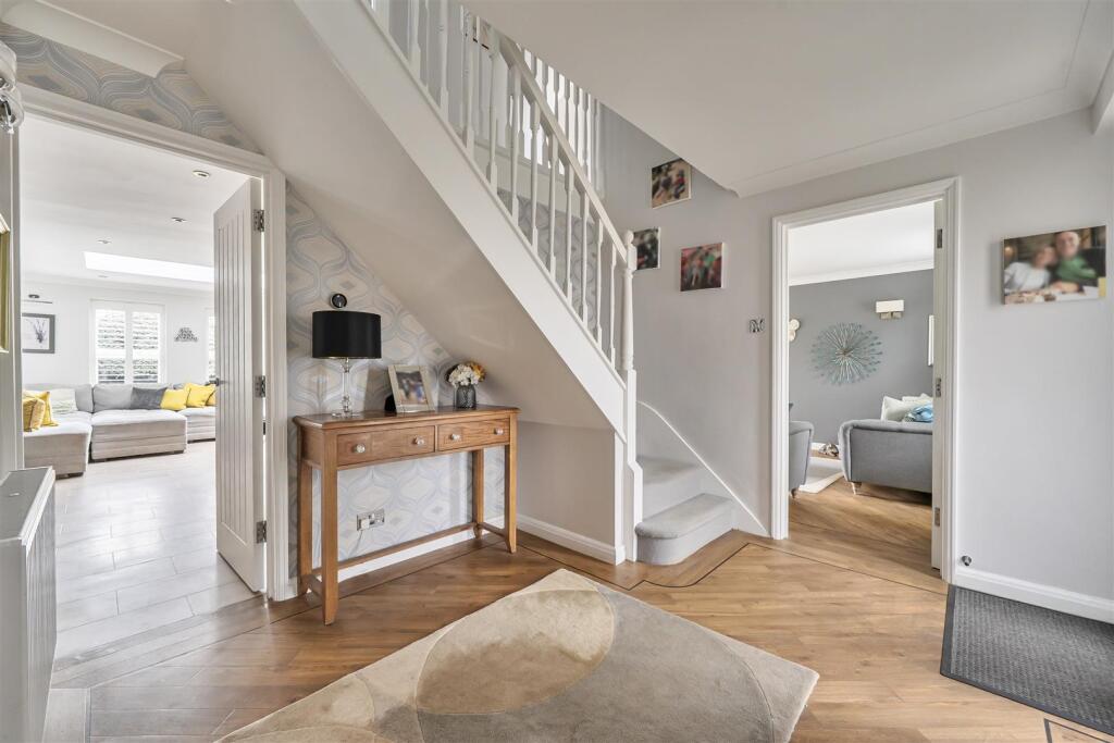 House in Berkshire, Barkham - View 2