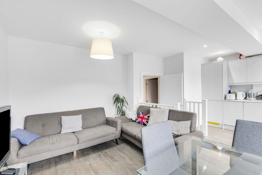 Main image of property: 125 Putney High Street, London, SW15 1SU