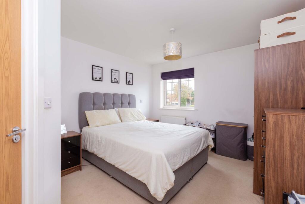 Apartment in Slough - View 5