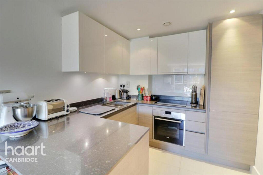 Apartment in Cambridge - View 3
