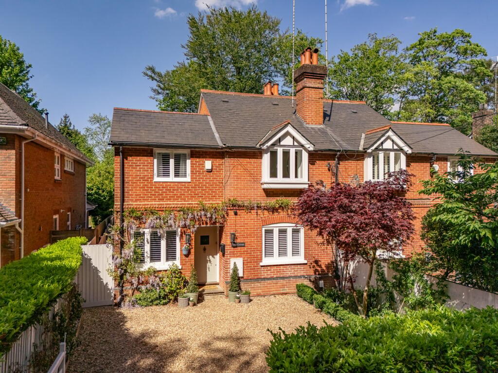 Main image of property: Littleheath Lane, Cobham, KT11