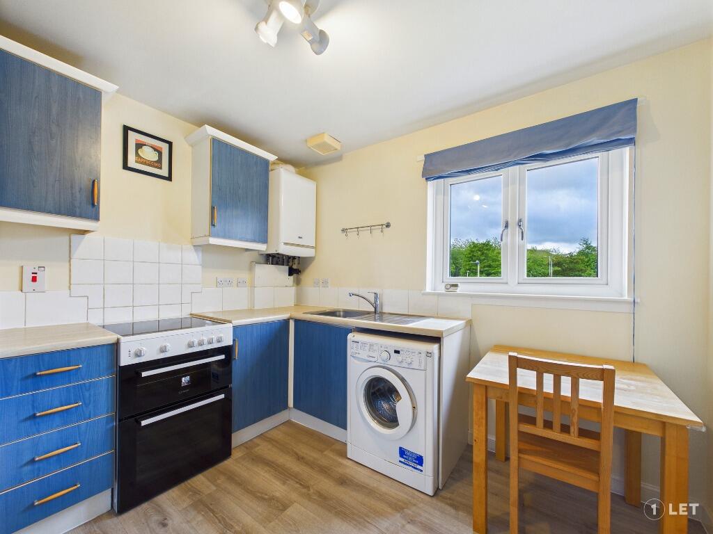 Apartment in Edinburgh, Wester Hailes - View 5
