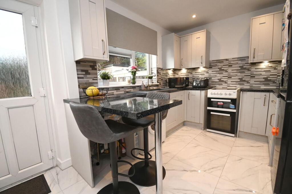 Longsight Road, Mapplewell, Barnsley, S75 6HD photo 5