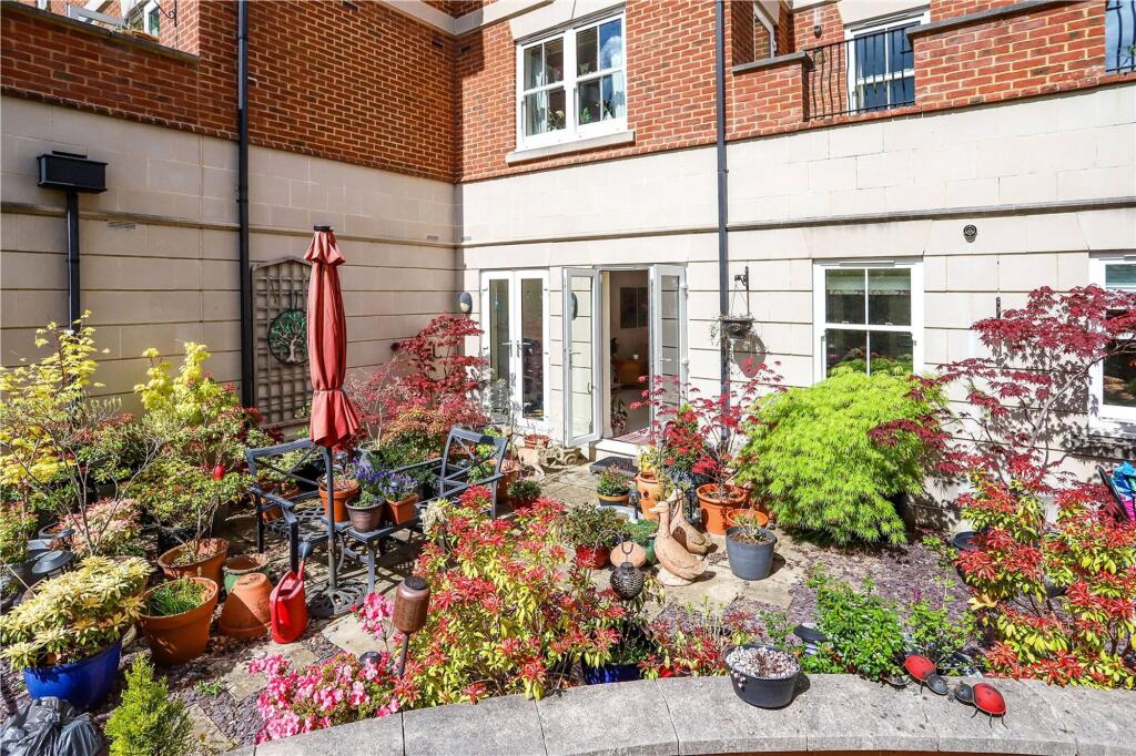 Shortheath Road, Farnham Cloisters, GU9 - View 6