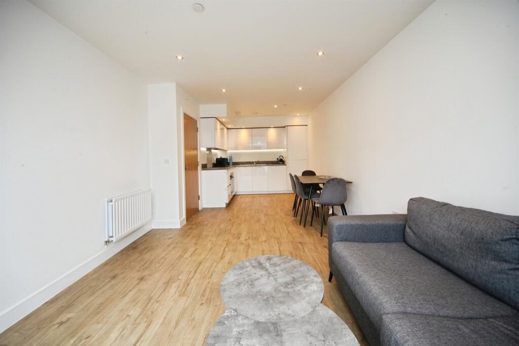 Apartment in Luton - View 5