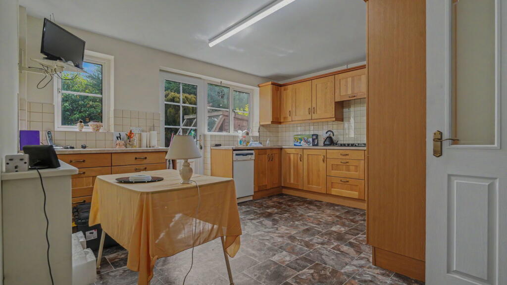Alcester Road, Wythall, Birmingham, B47 6JL photo 5