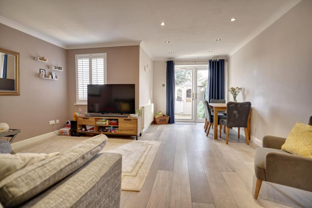 Walnut Tree Crescent, Sawbridgeworth, CM21 photo 3