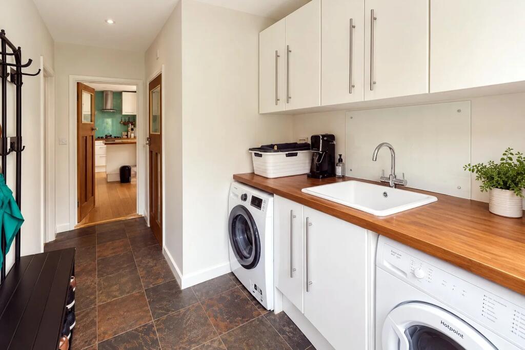 House in Guildford - View 5