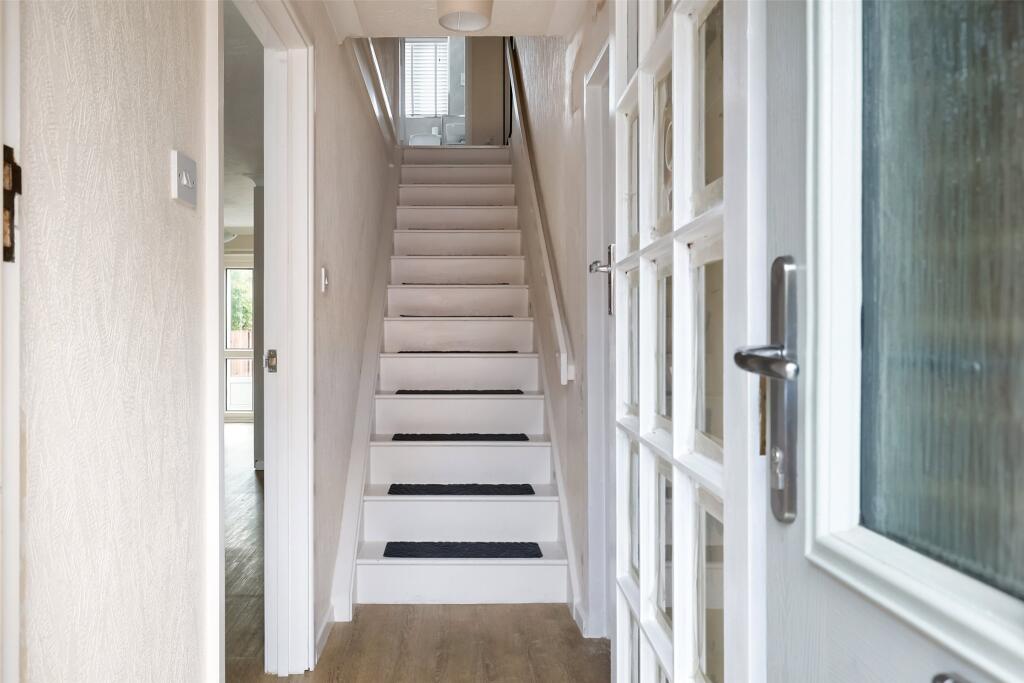 House in Mole Valley, Strood Green, Brockham - More