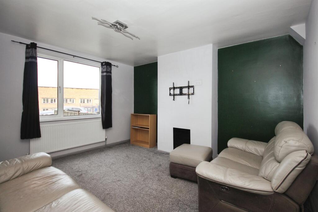 Millers Road, Warwick - View 6