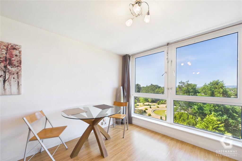 Apartment in Crawley, West Sussex - View 4