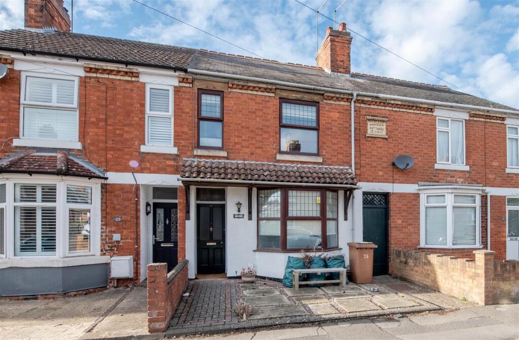 3-bed terraced on Allen Road, Finedon, £130,000