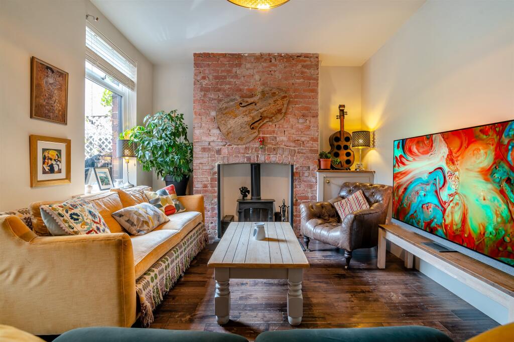 House in Newport - View 3