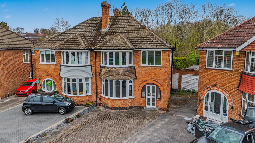 Main image of property: Stoneyford Grove, Birmingham, B14 4BU