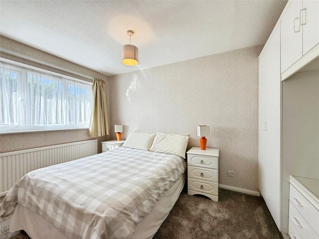 House in Surrey Heath, Frimley Green - View 5